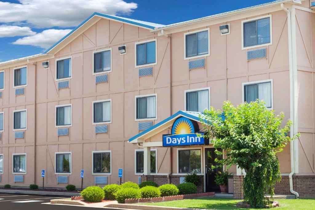 Days Inn by Wyndham Dyersburg Main image 1